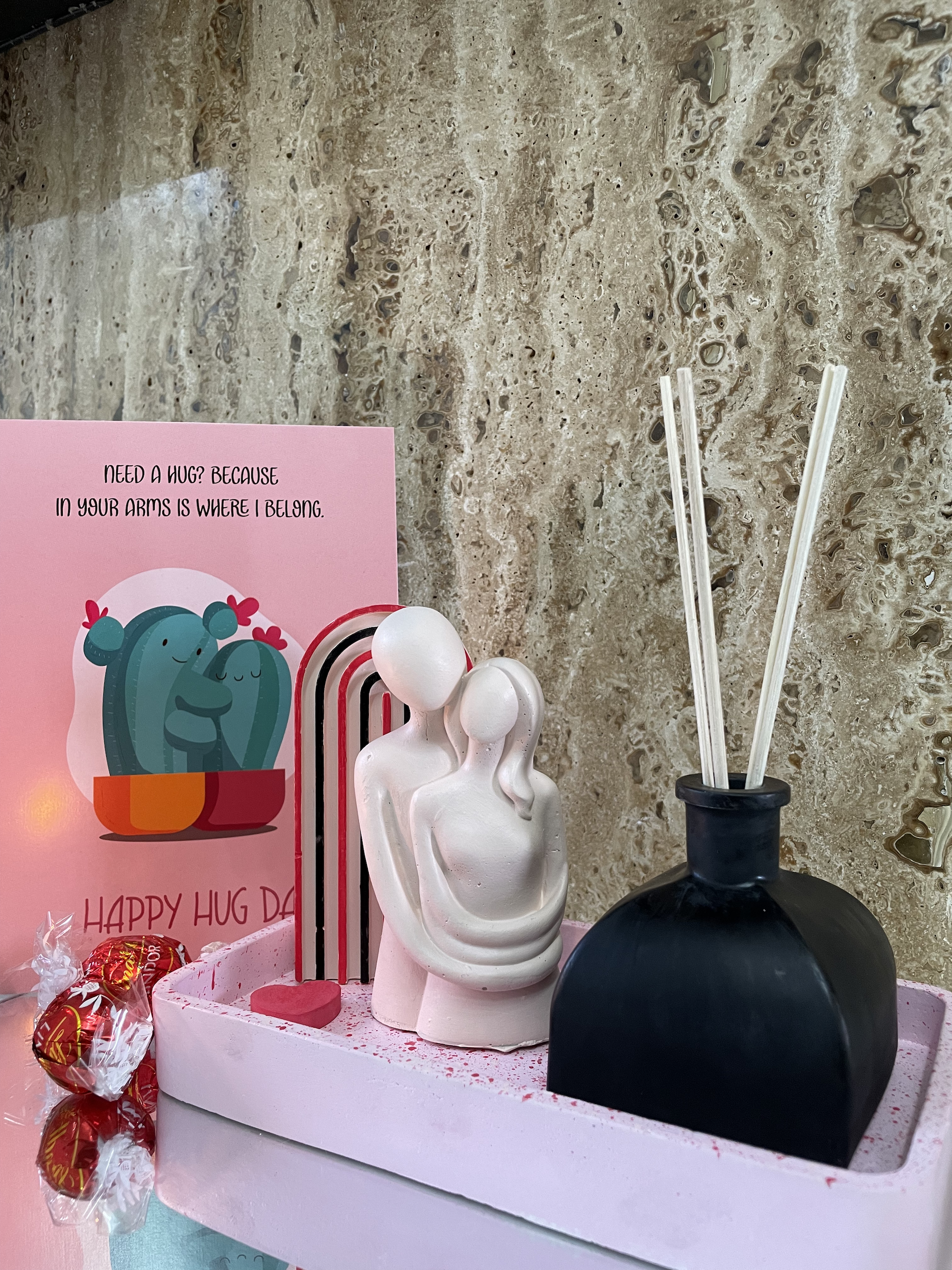 Hug Day Gift Bundle | Valentine's gifting set | Tengoku | Home and office decor